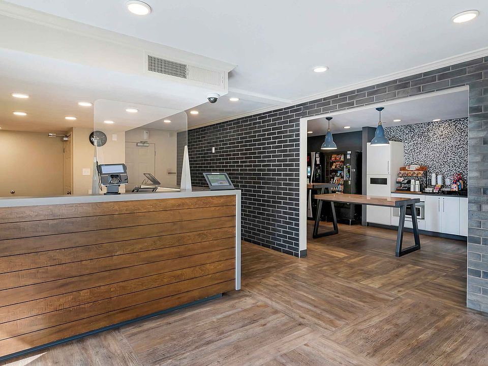 Lobby and Guest Check-in