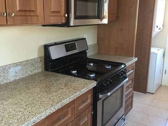 4th image of 218 Lang St