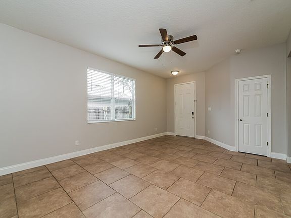 4th image of 439 Vicks Landing Dr