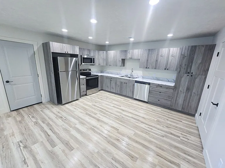 308 E 13th St #2 — Photo 3