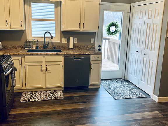 Kitchen Appliances Stay!