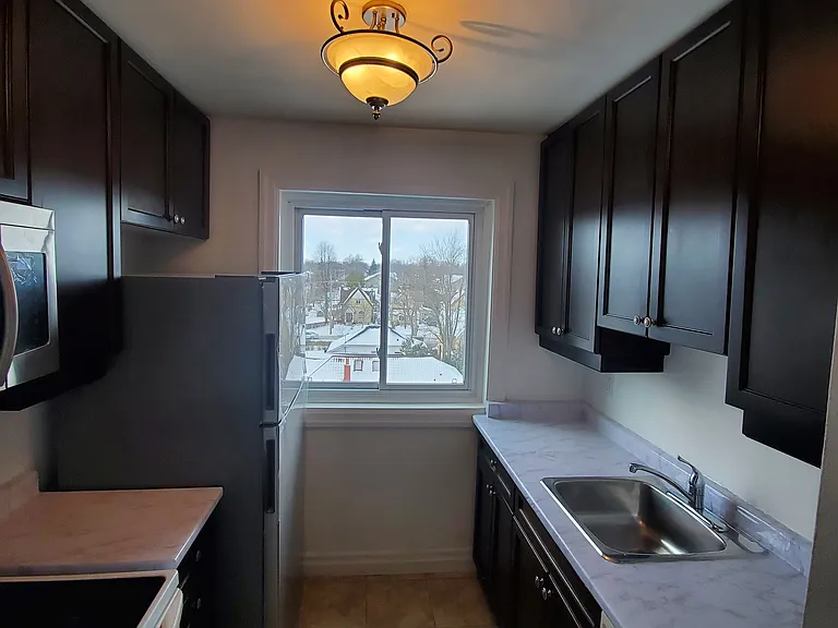 570 William St — Photo 4