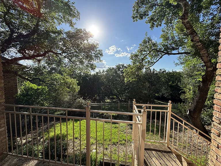 131 Westcourt Ln — Photo 48