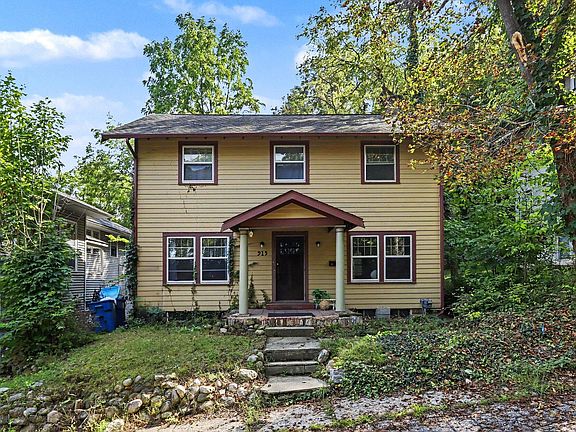 2nd image of 915 Walwood Pl