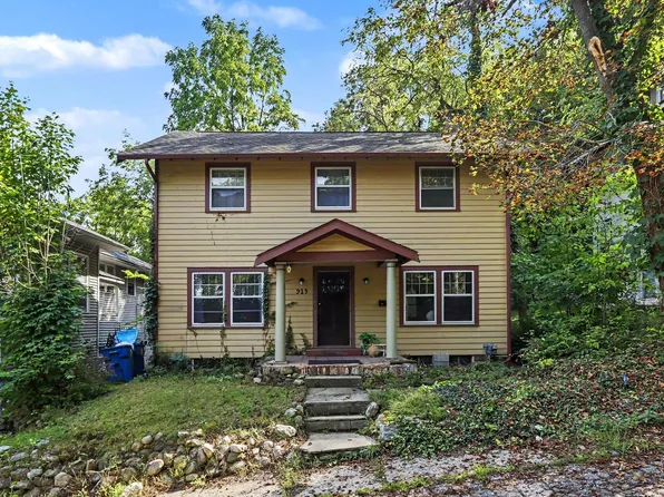 915 Walwood Pl, Kalamazoo, MI 49007