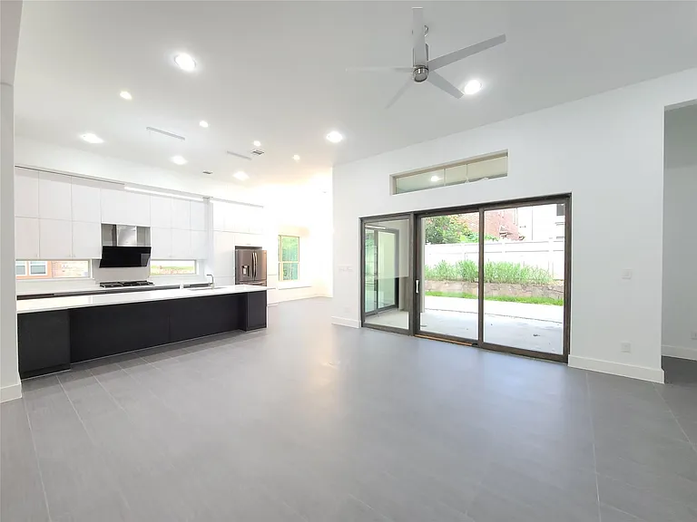2812 Almanzor Ave — Photo 6
