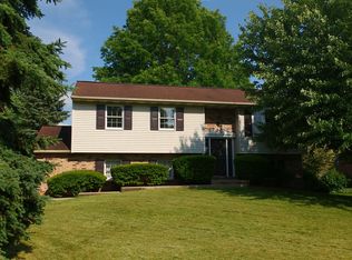 1513 McFarland Dr, Landisville, PA 17538