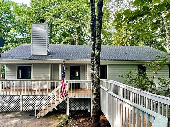 2nd image of 18 Laurel Dr