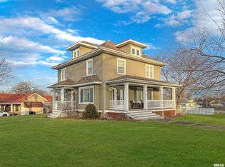 301 N Main St, Versailles, IL 62378