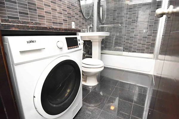 Rented by Bohemia Realty Group | media 14