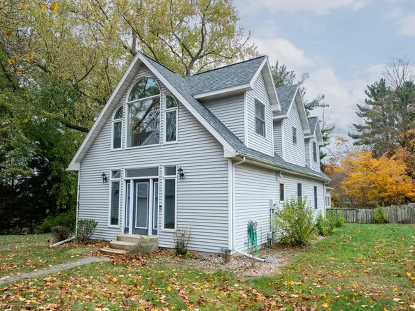 3123 Ravine Dr, Saint Joseph, MI 49085