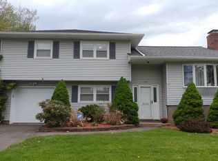 147 King Philip Dr, West Hartford, CT 06117