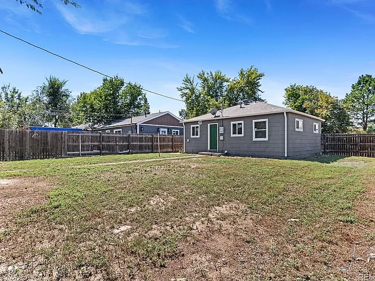 1390 Alton St — Photo 3
