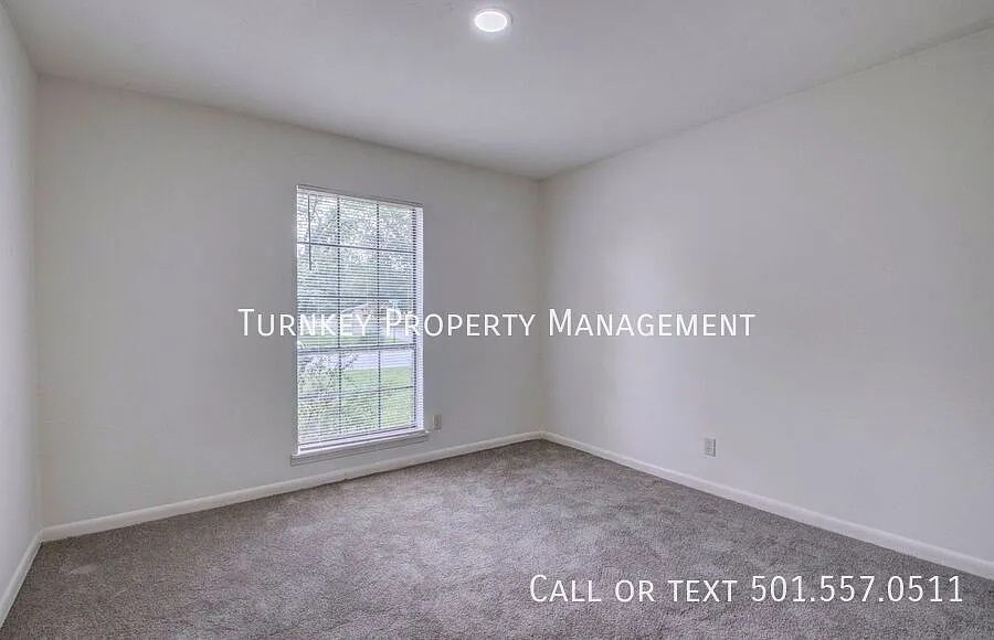 6 Parkridge Dr - $500 off 1st Month's Rent! — Photo 3