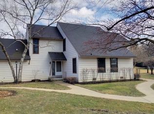 717 Colby Ct, Gurnee, IL 60031