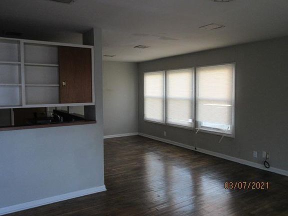2nd image of 1417 Williston St