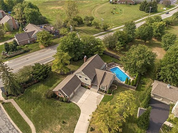 2nd image of 120 Governors Ln