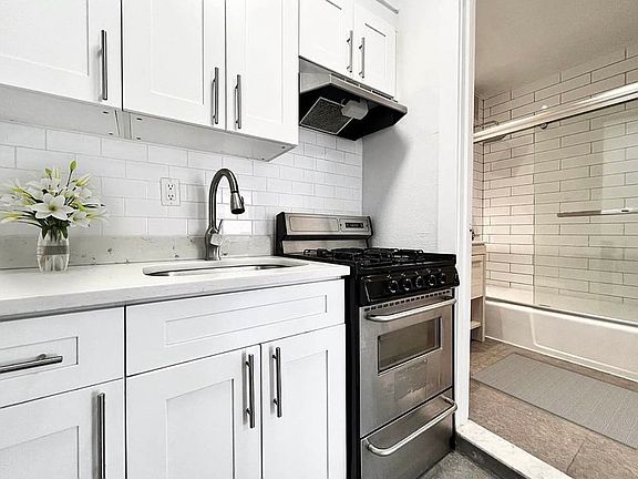 4th image of 456 W 22nd St #4