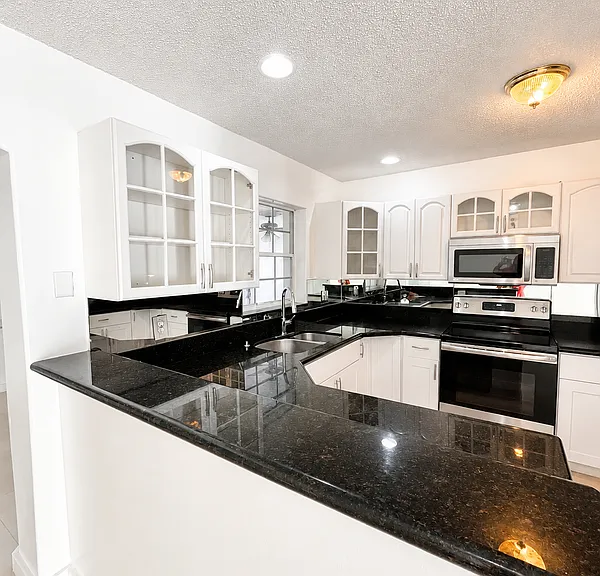 7434 Thatcher Ave — Photo 9