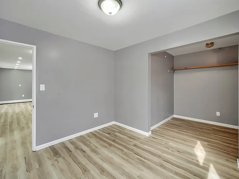447 Clove Rd — Photo 18