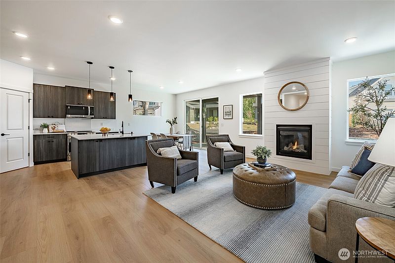 4th image of 3011 Cedar View Way