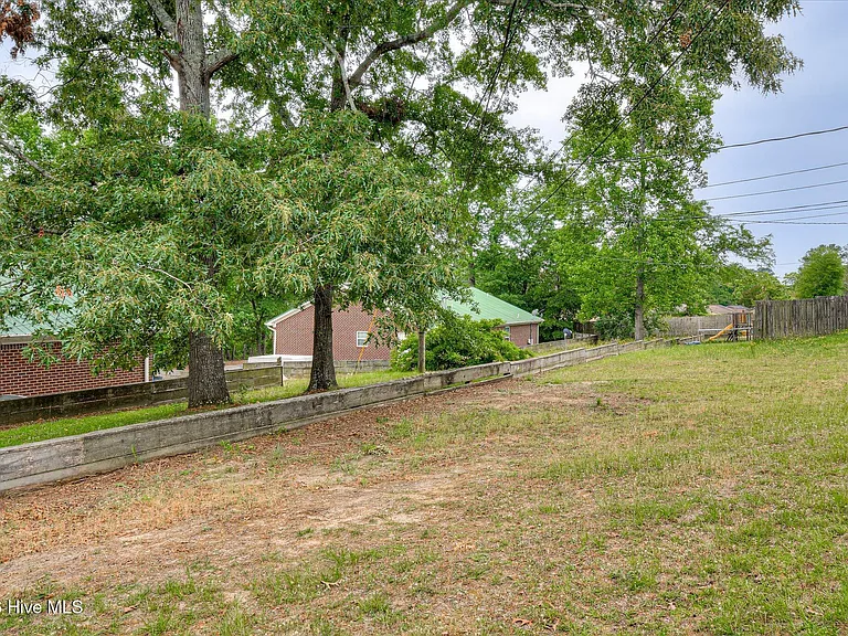 101 Old Thomson Rd #B — Photo 24