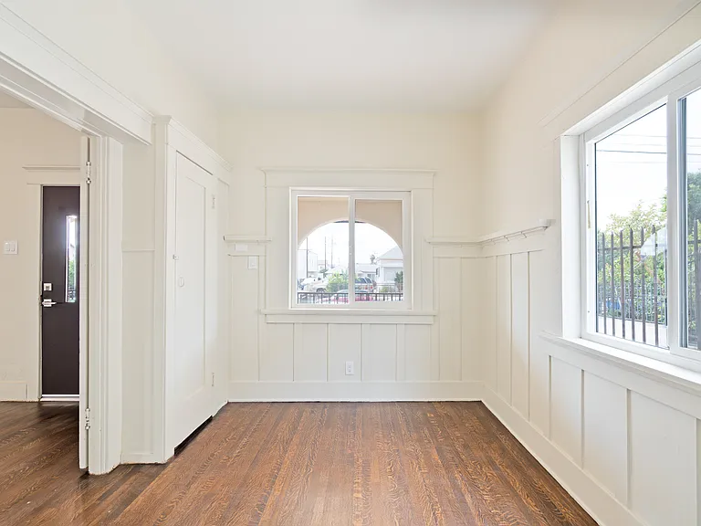 2214 Thomas St — Photo 9