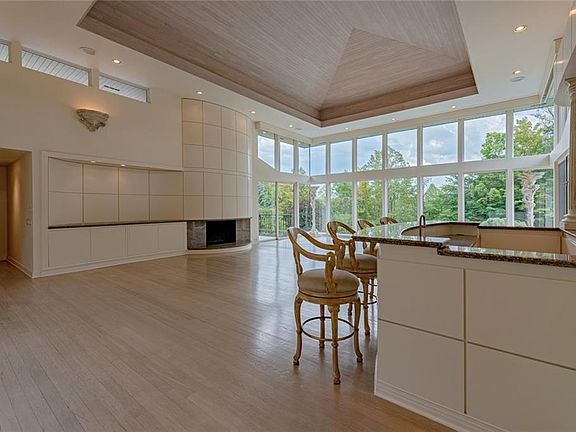 5th image of 100 Mountain View Dr