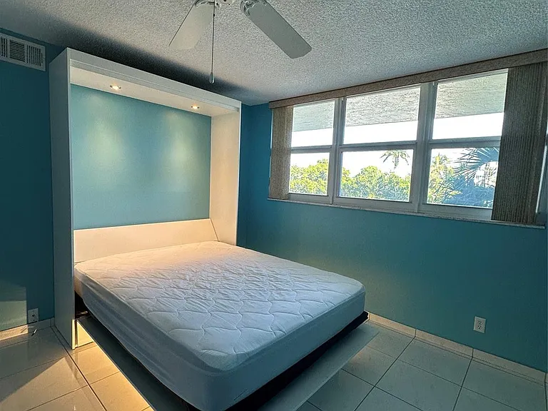 5300 NE 24th Ter #211C — Photo 12