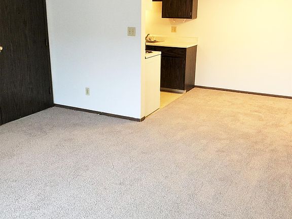 3rd image of 806 W Pine Hill Ln APT 09
