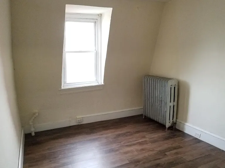 349 N 2nd St #2 — Photo 4