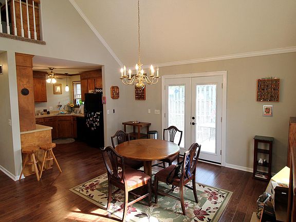 4th image of 152 Whitwood Cir