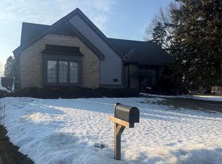 1446 Vistaview Dr, Rochester Hills, MI