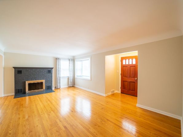 868 Kirk Dr SE, Grand Rapids, MI 49546