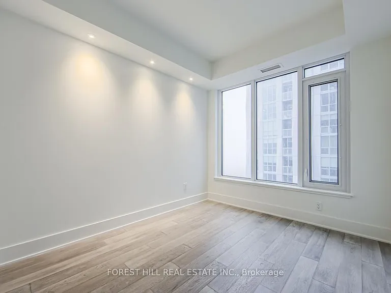 11 Yorkville Ave #2506 — Photo 24