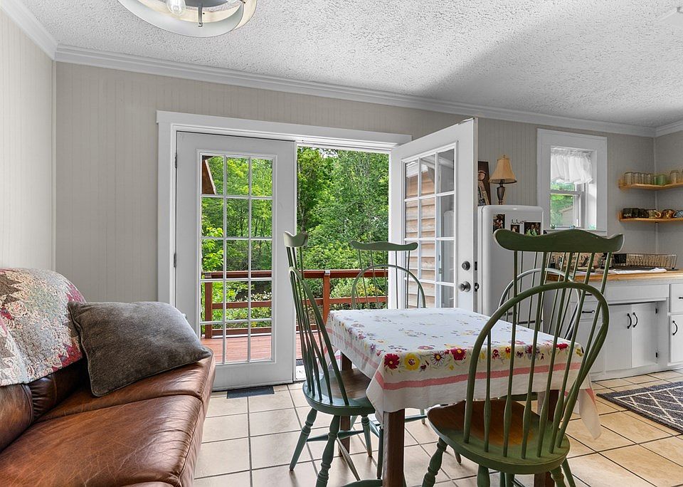 22nd image of 1097 Mount Zion Rd