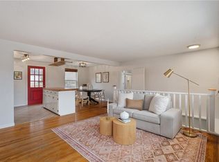 8656 Sleepy Hollow Rd, Kansas City, MO 64114