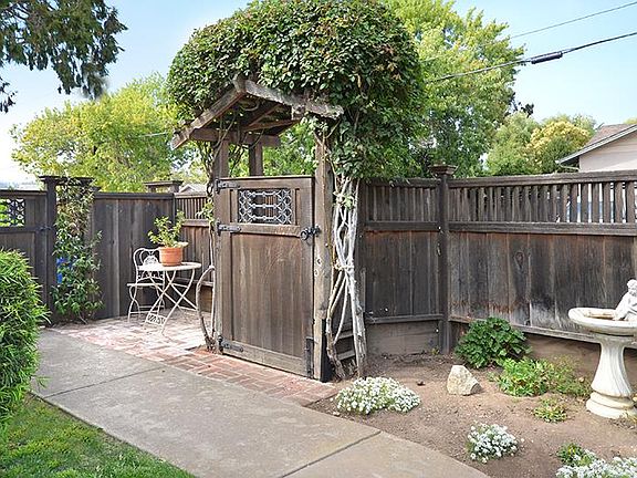 4th image of 2631 Capitola Ave