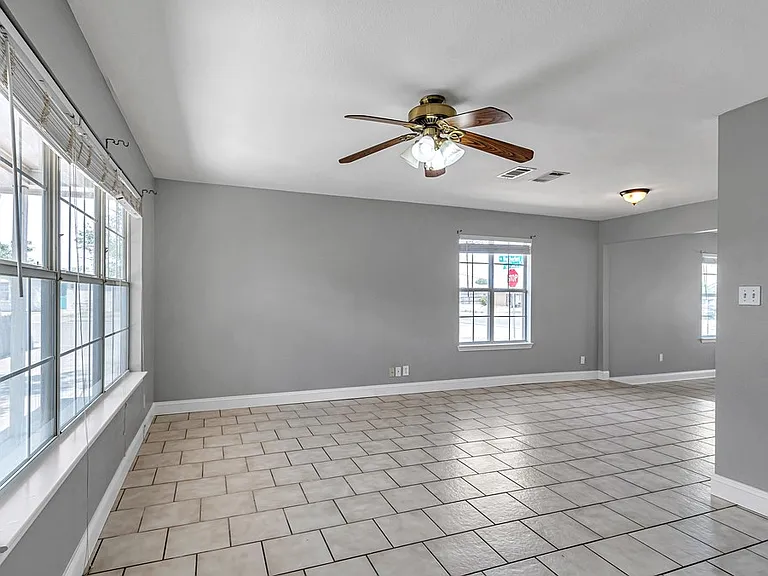 1710 N Weatherford St — Photo 10
