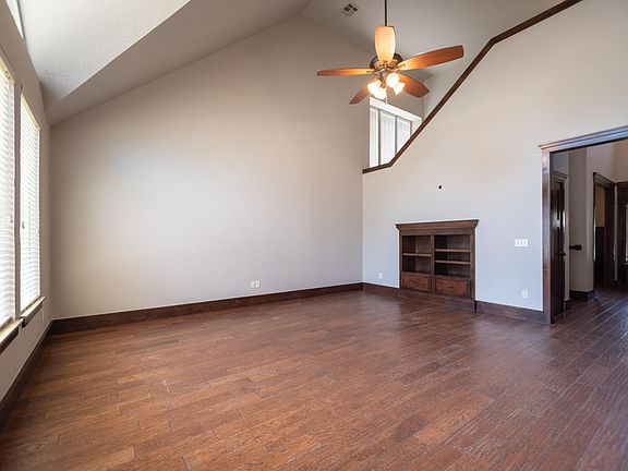 4th image of 510 Chickasha St