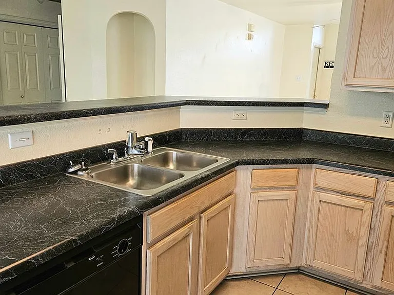 1303 Fox Creek Dr — Photo 13