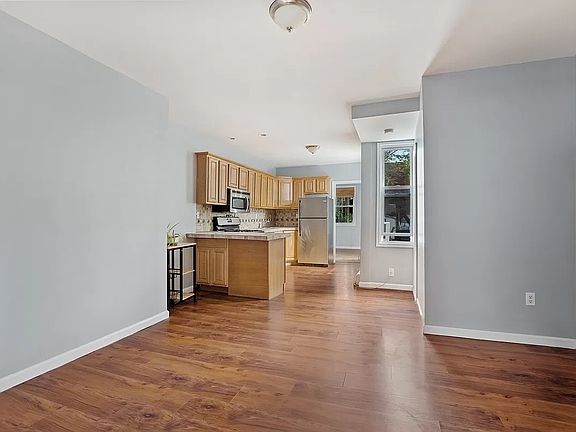 3rd image of 541 Driggs Ave #2