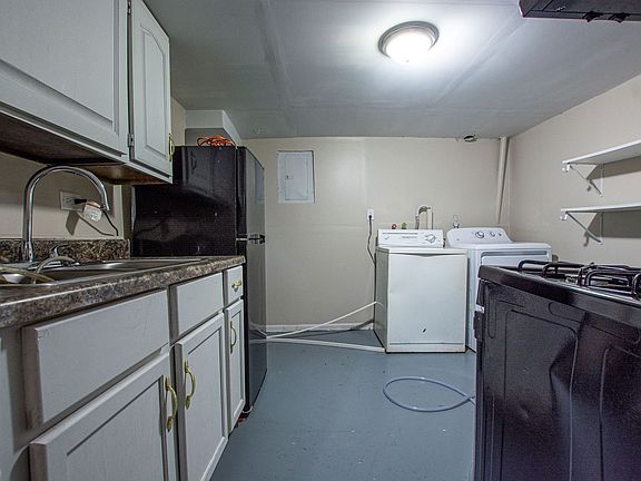 5th image of 4414 Curtis Ave #B