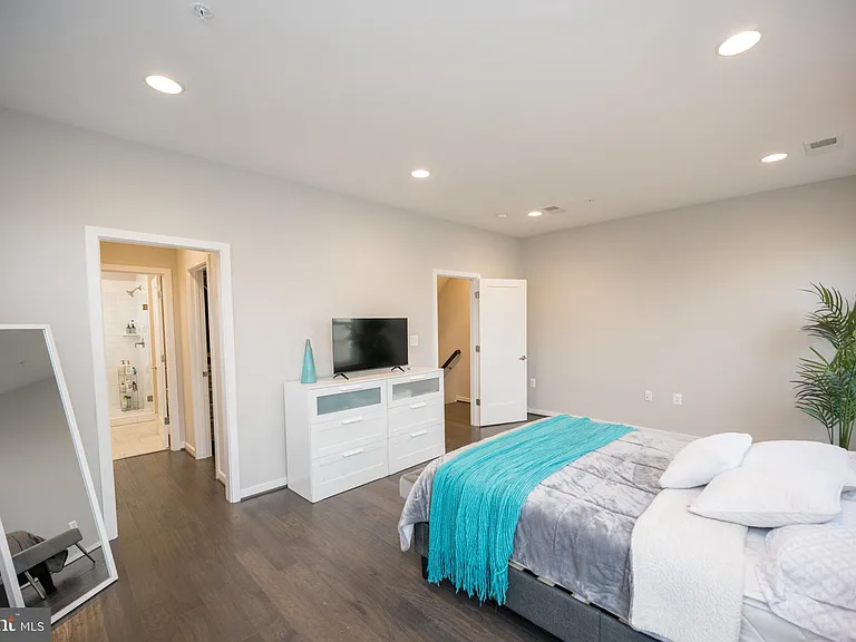 42365 Zebulon Sq — Photo 33