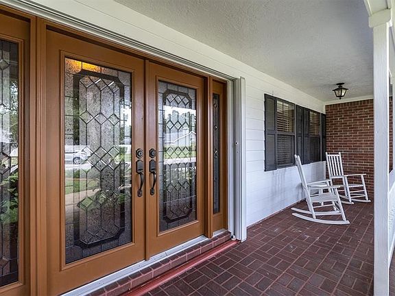 3rd image of 2582 Anderson Dr W