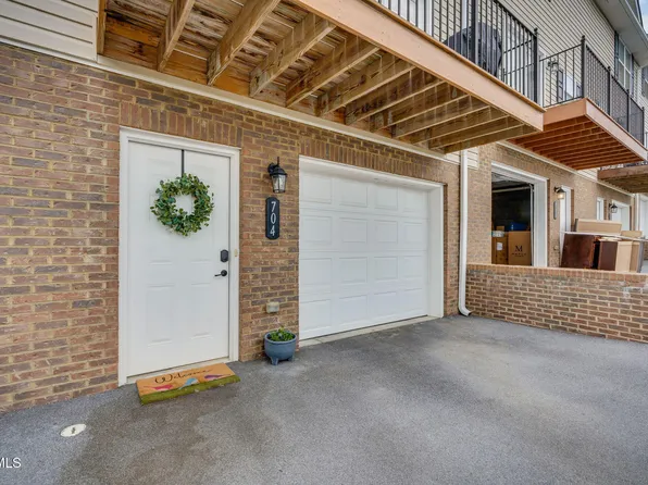 704 Grays Pointe Ct #39, Johnson City, TN 37615