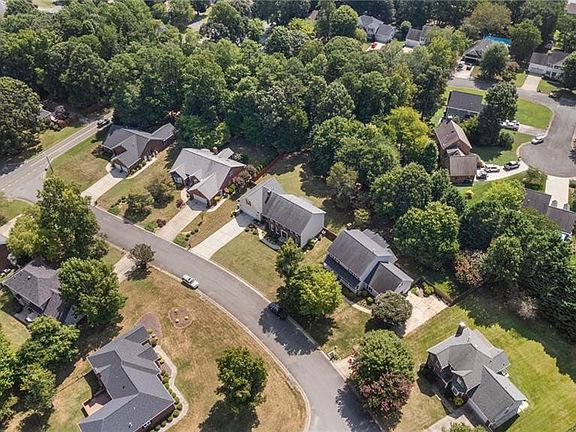 4th image of 705 Driftwood Dr
