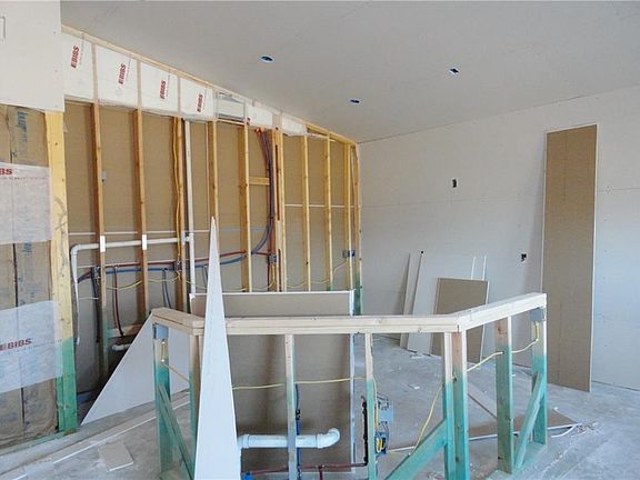 4th image of 844 Maple Park Ave