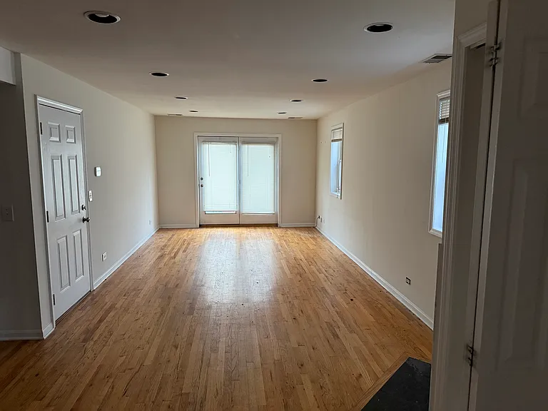 1525 W Augusta Blvd #2 — Photo 1