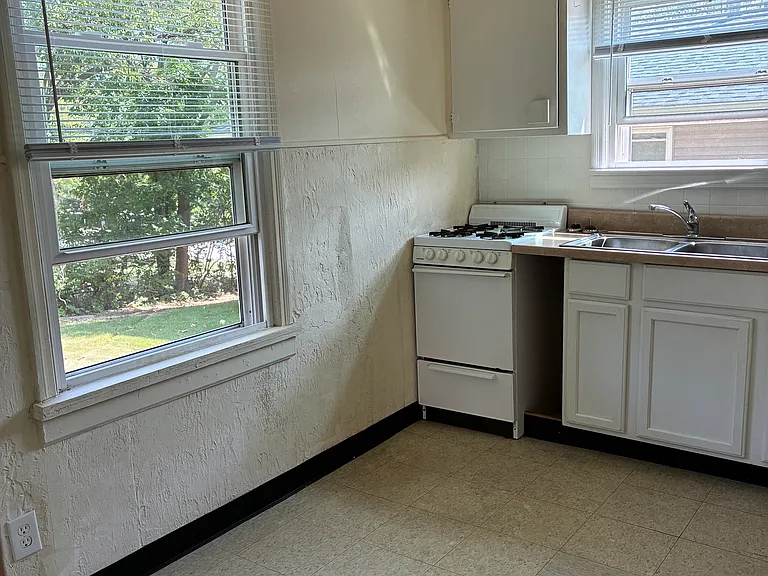 709 W 13th St #D — Photo 7